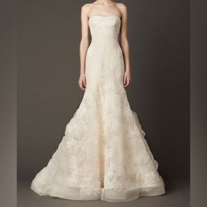 Vera Wang Leda wedding dress with Leda veil